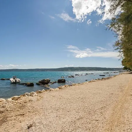 بيت شباب Oktarin *