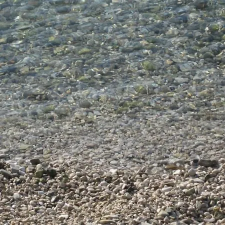 Oktarin بيت شباب Kaštela