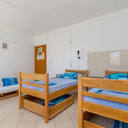 بيت شباب Oktarin Kaštela