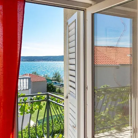 Oktarin بيت شباب