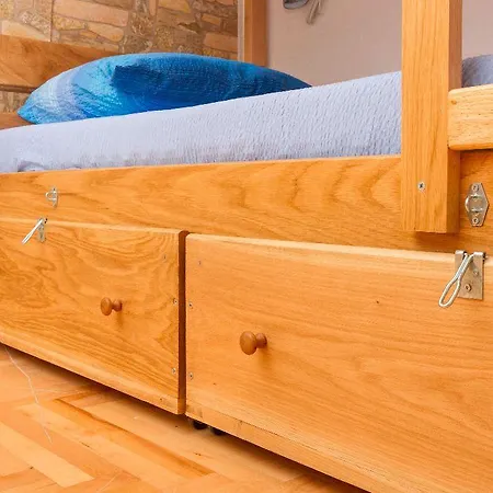 Oktarin Hostal *