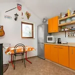 Oktarin Hostel *