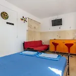 Oktarin Hostel *