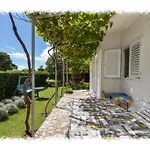 Oktarin Hostel *