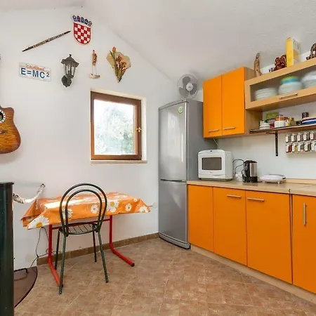 Oktarin Hostel *