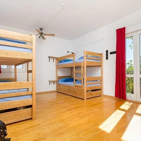 אכסניה Oktarin *