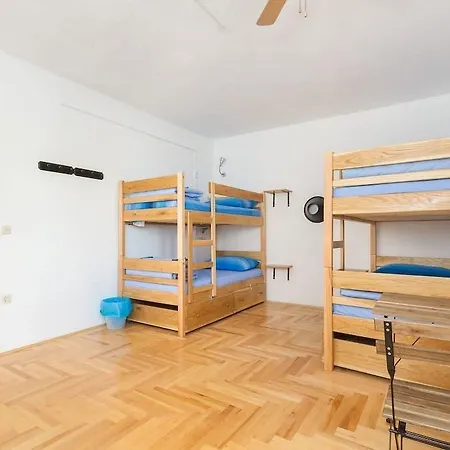 Oktarin * Kaštela